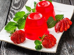 Желе от ягоди с пудра захар и прясна мента - снимка на рецептата